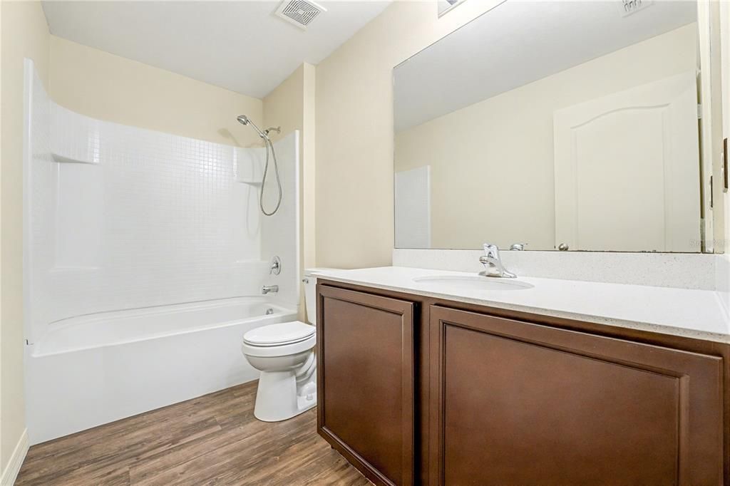 For Sale: $324,900 (5 beds, 3 baths, 1954 Square Feet)