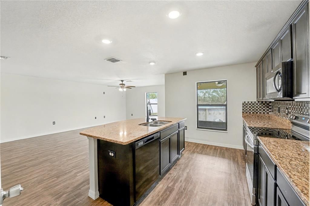 For Sale: $324,900 (5 beds, 3 baths, 1954 Square Feet)