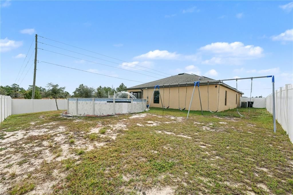 For Sale: $324,900 (5 beds, 3 baths, 1954 Square Feet)