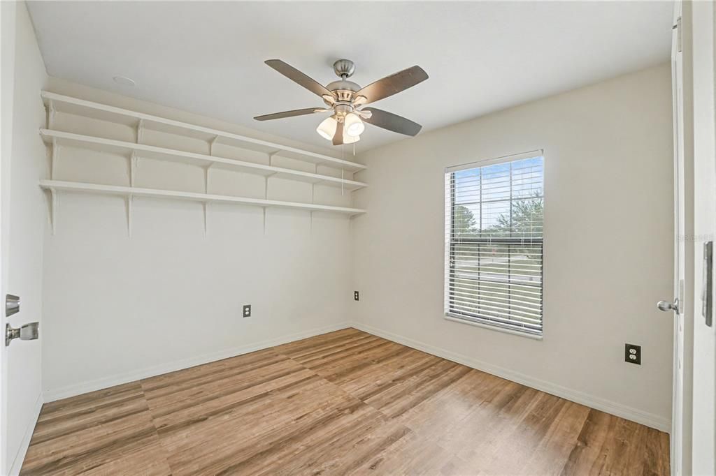 For Sale: $324,900 (5 beds, 3 baths, 1954 Square Feet)