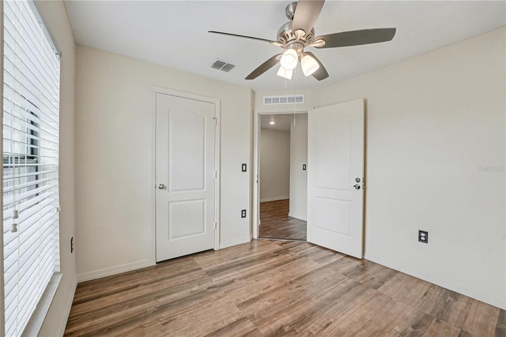 For Sale: $324,900 (5 beds, 3 baths, 1954 Square Feet)