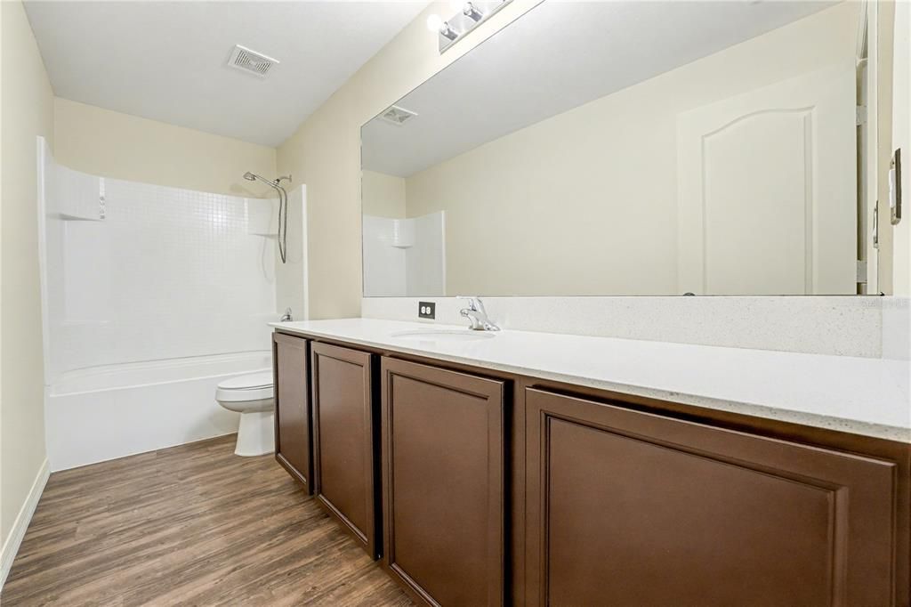 For Sale: $324,900 (5 beds, 3 baths, 1954 Square Feet)