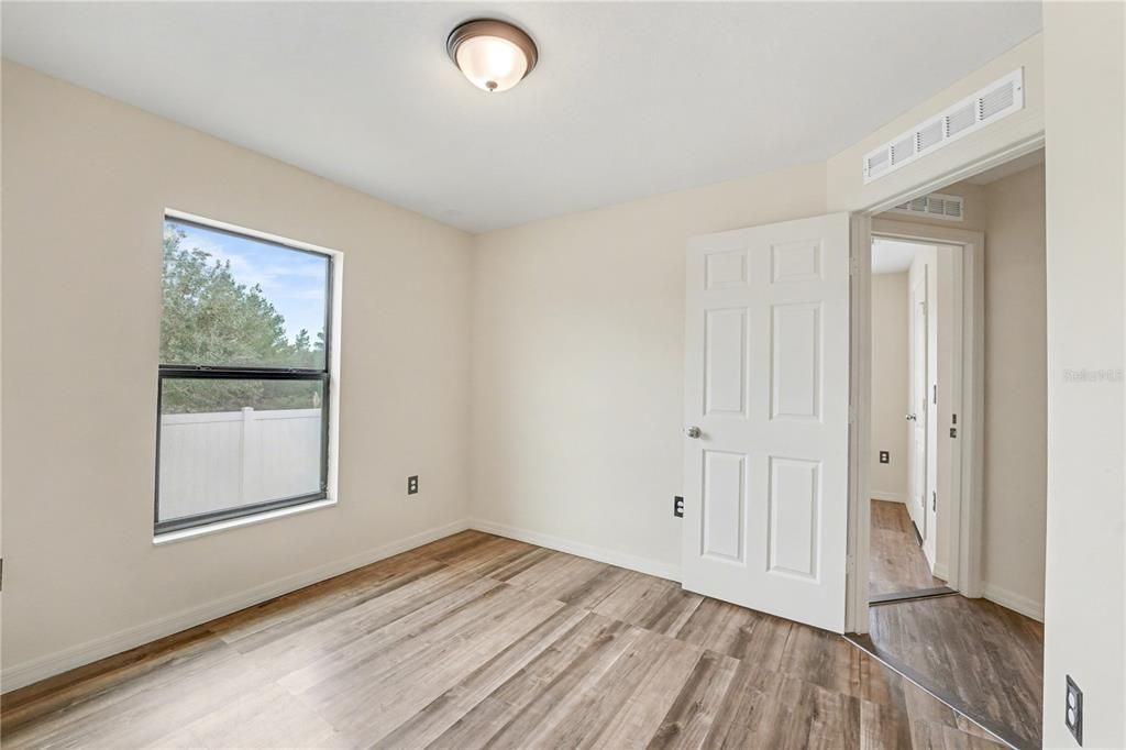 For Sale: $324,900 (5 beds, 3 baths, 1954 Square Feet)