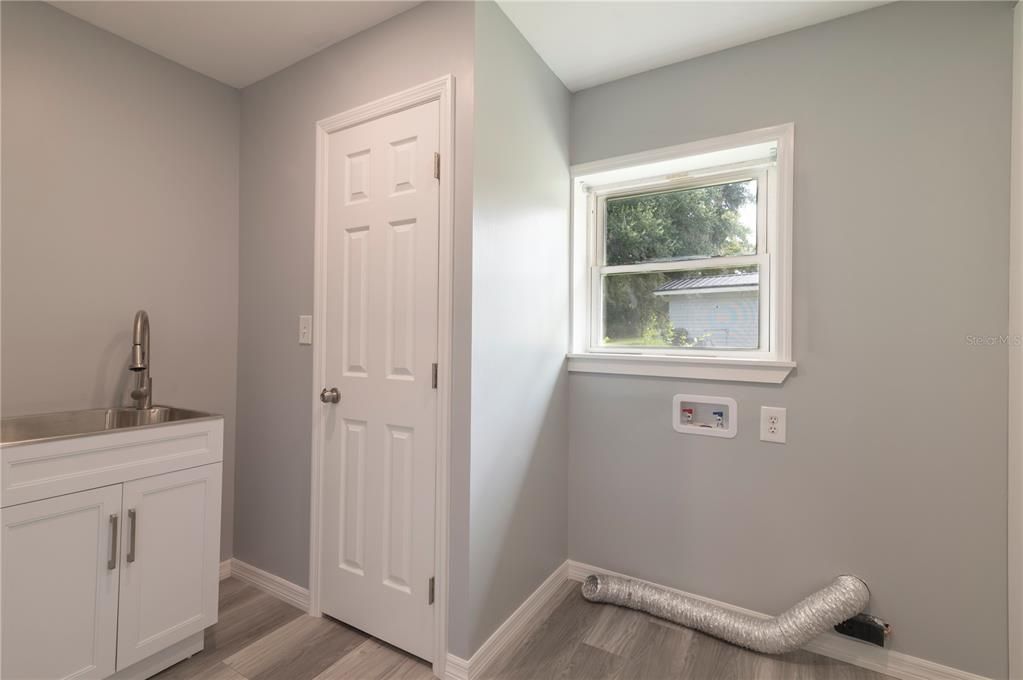 For Sale: $299,000 (3 beds, 1 baths, 1800 Square Feet)