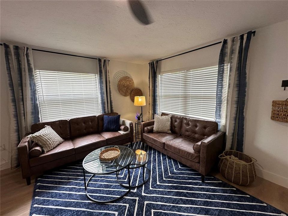 For Rent: $1,850 (2 beds, 1 baths, 742 Square Feet)