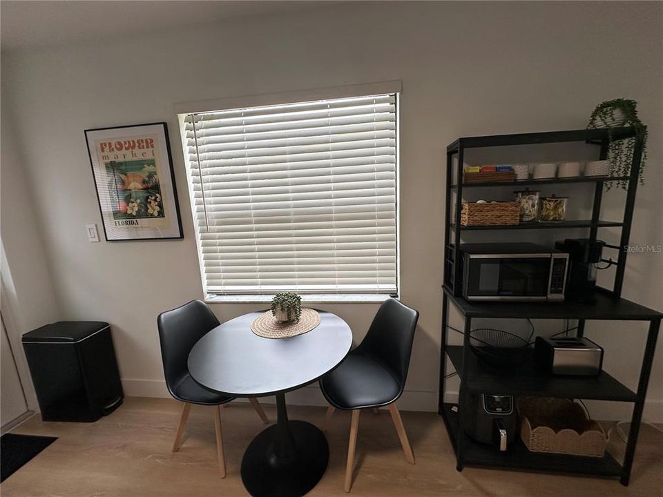 For Rent: $1,850 (2 beds, 1 baths, 742 Square Feet)