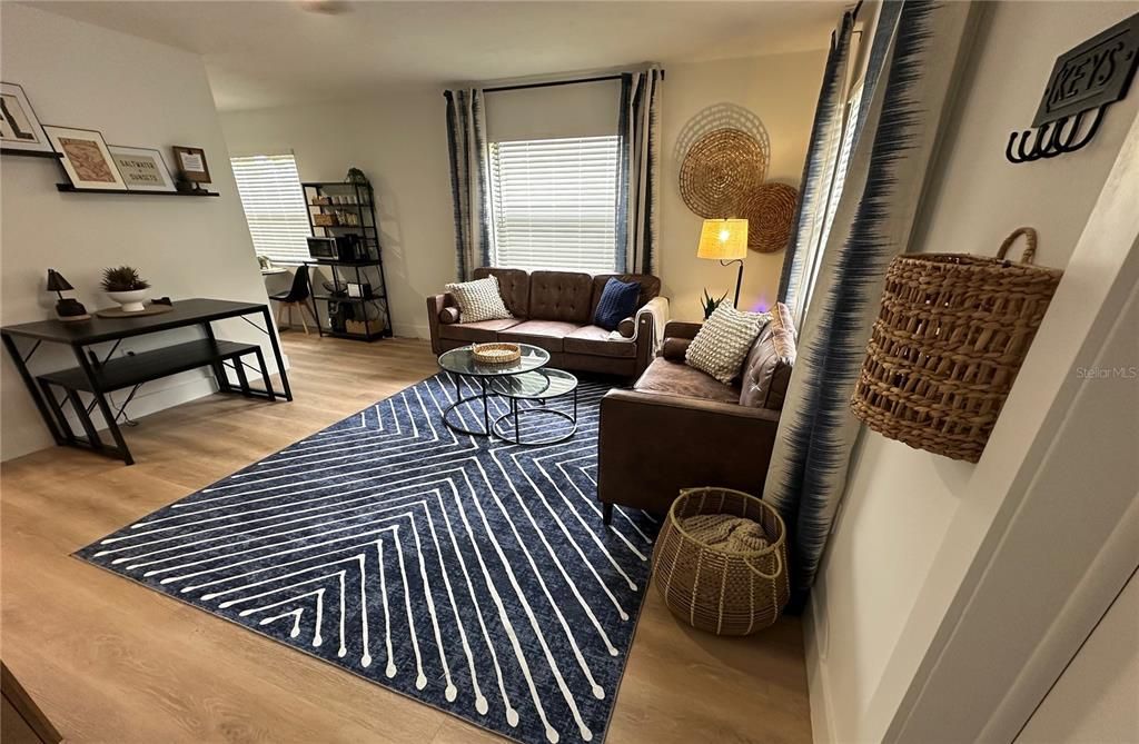 For Rent: $1,850 (2 beds, 1 baths, 742 Square Feet)