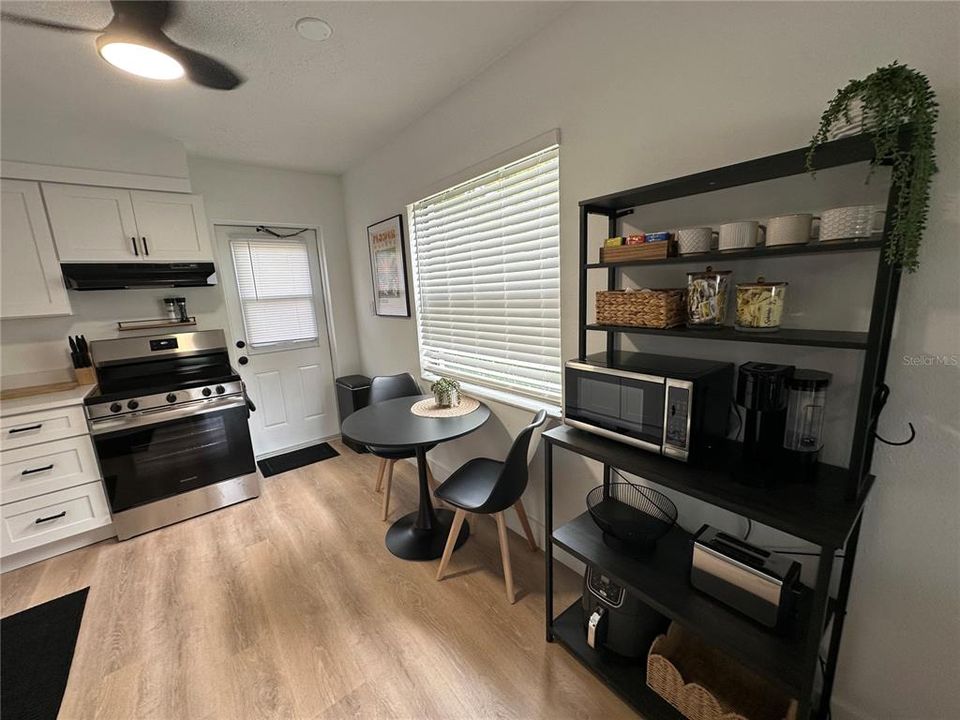 For Rent: $1,850 (2 beds, 1 baths, 742 Square Feet)