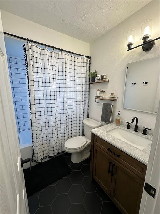 For Rent: $1,850 (2 beds, 1 baths, 742 Square Feet)