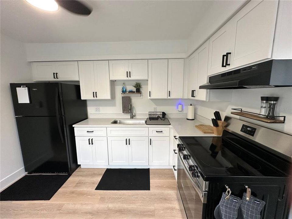 For Rent: $1,850 (2 beds, 1 baths, 742 Square Feet)