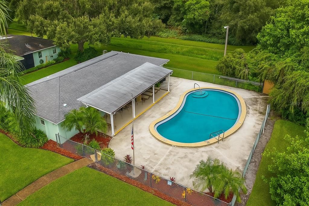 合同活跃: $186,000 (2 贝兹, 2 浴室, 960 平方英尺)