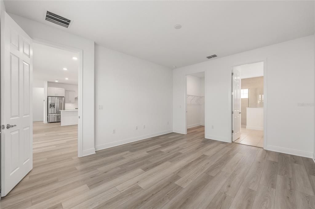 Activo con contrato: $370,000 (2 camas, 2 baños, 1718 Pies cuadrados)