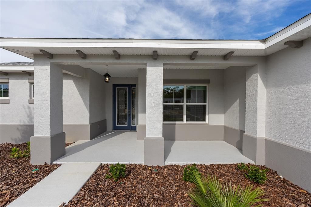 Activo con contrato: $370,000 (2 camas, 2 baños, 1718 Pies cuadrados)