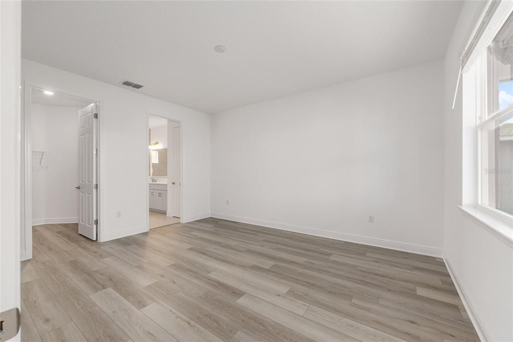 Activo con contrato: $370,000 (2 camas, 2 baños, 1718 Pies cuadrados)