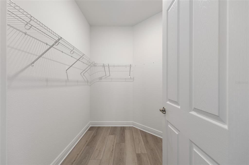 Activo con contrato: $370,000 (2 camas, 2 baños, 1718 Pies cuadrados)