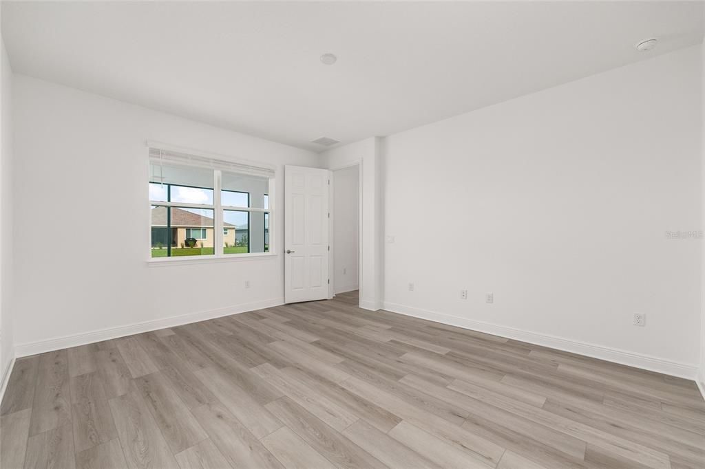 Activo con contrato: $370,000 (2 camas, 2 baños, 1718 Pies cuadrados)