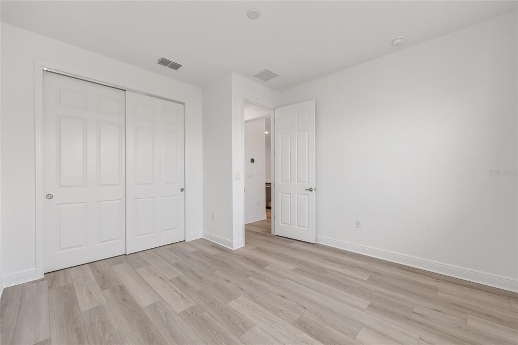 Activo con contrato: $370,000 (2 camas, 2 baños, 1718 Pies cuadrados)