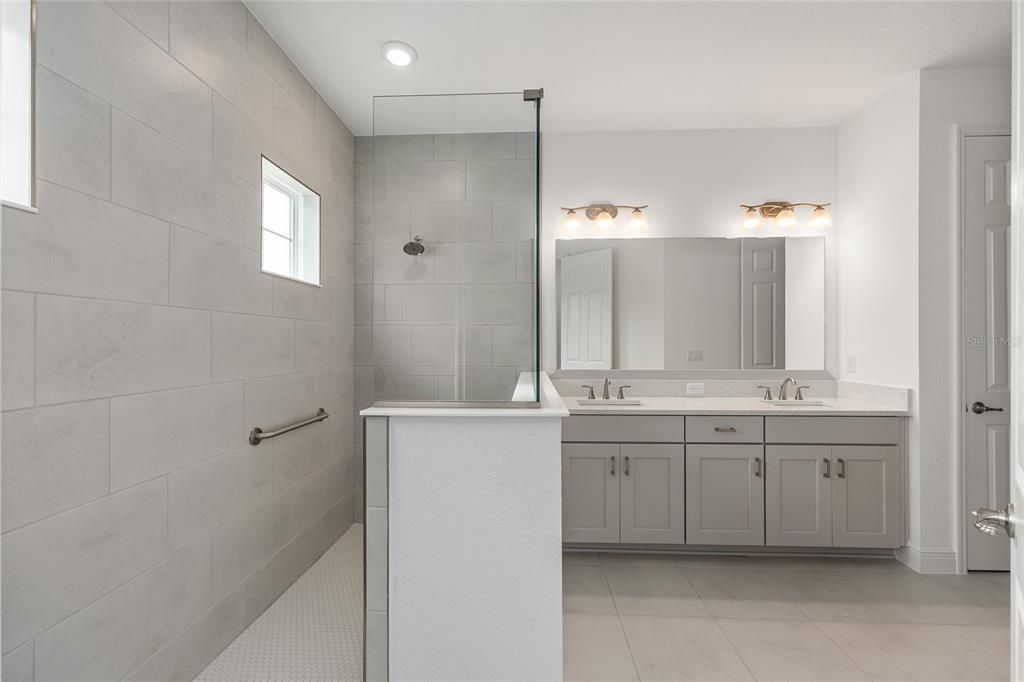 Activo con contrato: $370,000 (2 camas, 2 baños, 1718 Pies cuadrados)