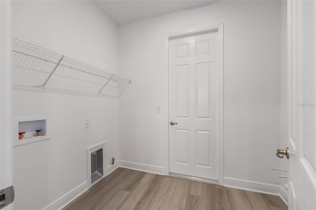 Activo con contrato: $370,000 (2 camas, 2 baños, 1718 Pies cuadrados)