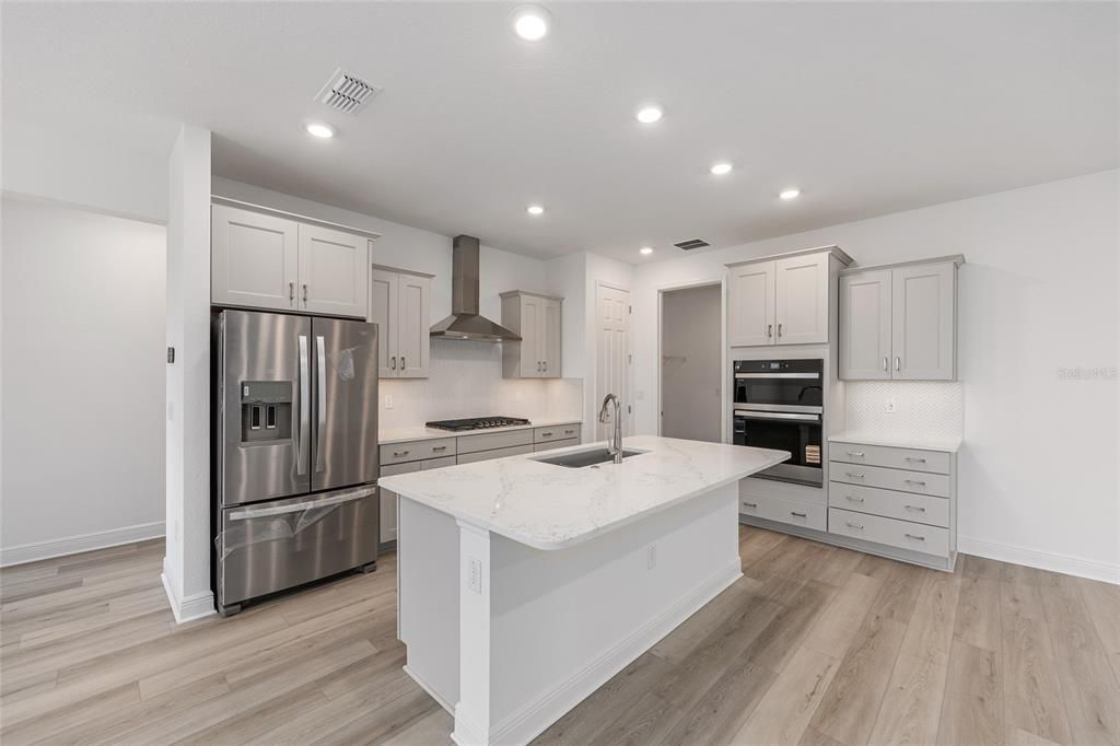 Activo con contrato: $370,000 (2 camas, 2 baños, 1718 Pies cuadrados)