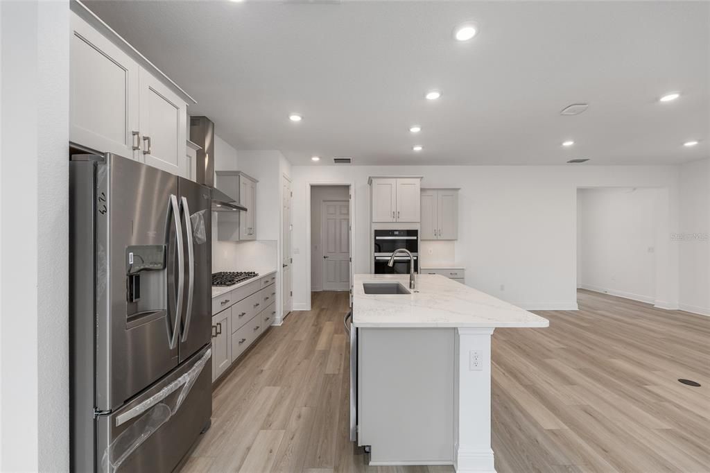 Activo con contrato: $370,000 (2 camas, 2 baños, 1718 Pies cuadrados)