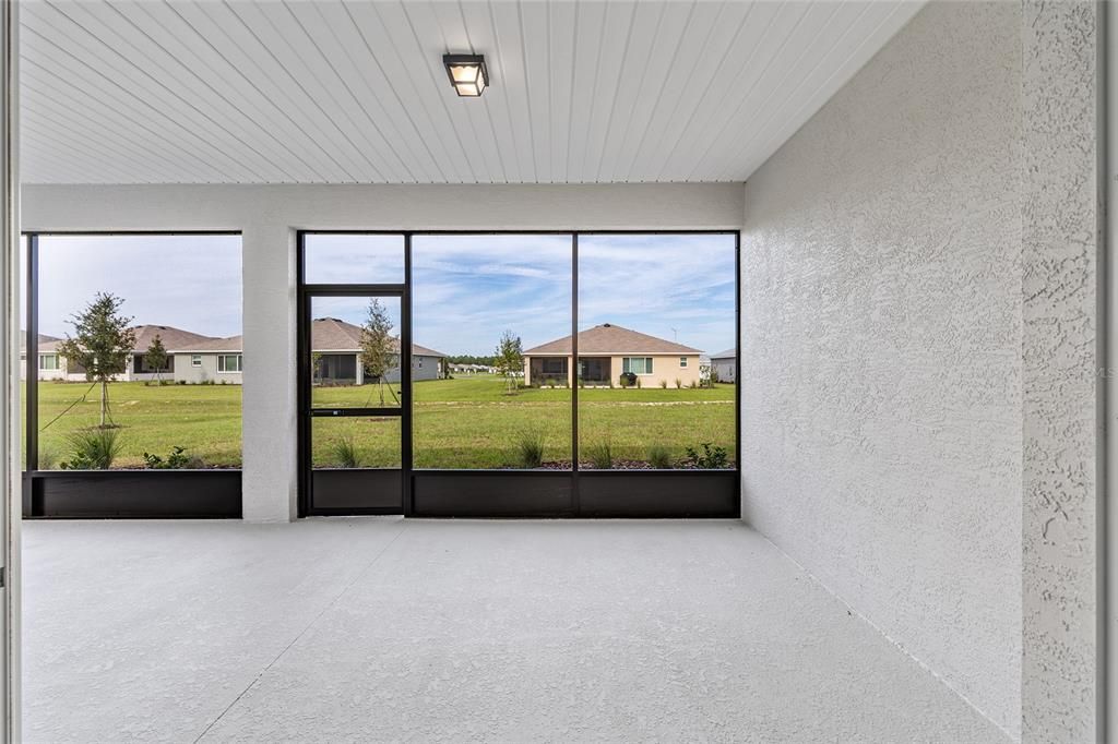 Activo con contrato: $370,000 (2 camas, 2 baños, 1718 Pies cuadrados)