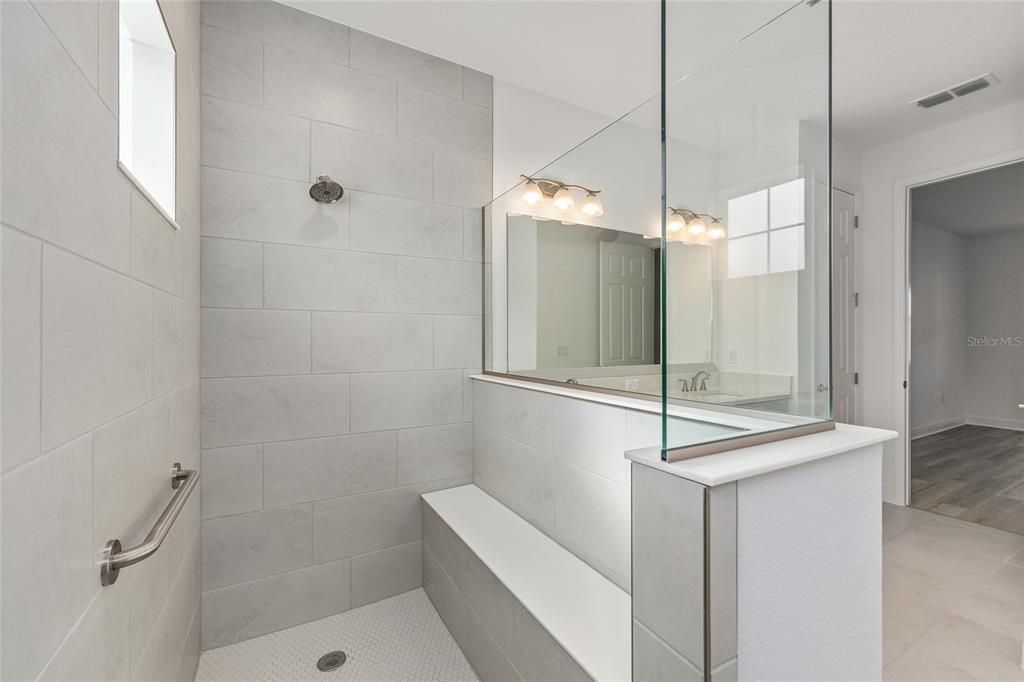 Activo con contrato: $370,000 (2 camas, 2 baños, 1718 Pies cuadrados)