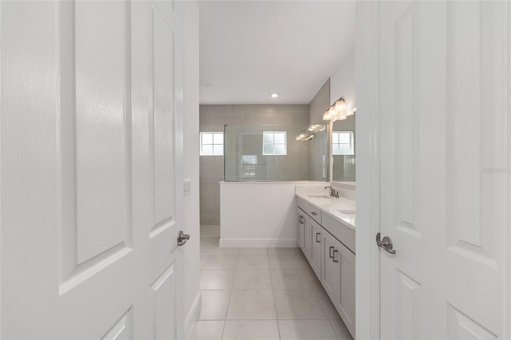 Activo con contrato: $370,000 (2 camas, 2 baños, 1718 Pies cuadrados)