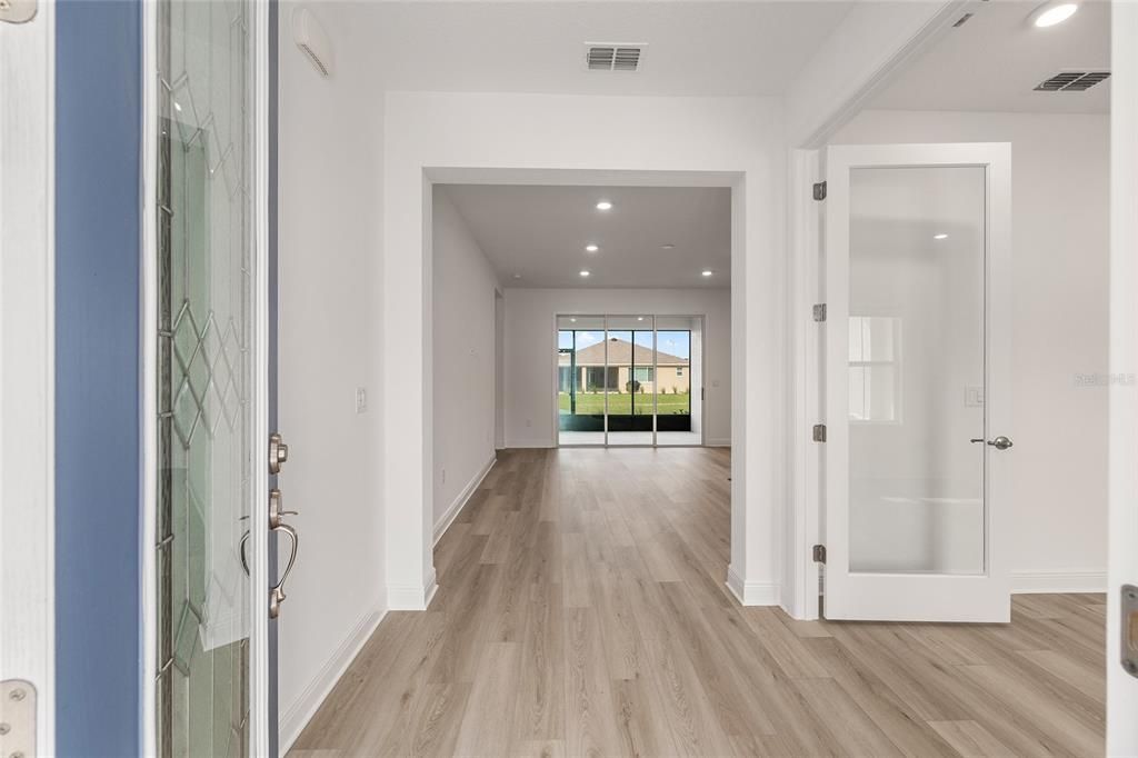 Activo con contrato: $370,000 (2 camas, 2 baños, 1718 Pies cuadrados)