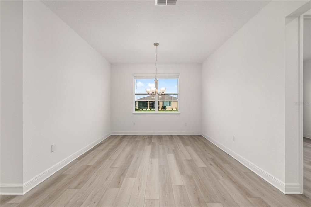 Activo con contrato: $370,000 (2 camas, 2 baños, 1718 Pies cuadrados)