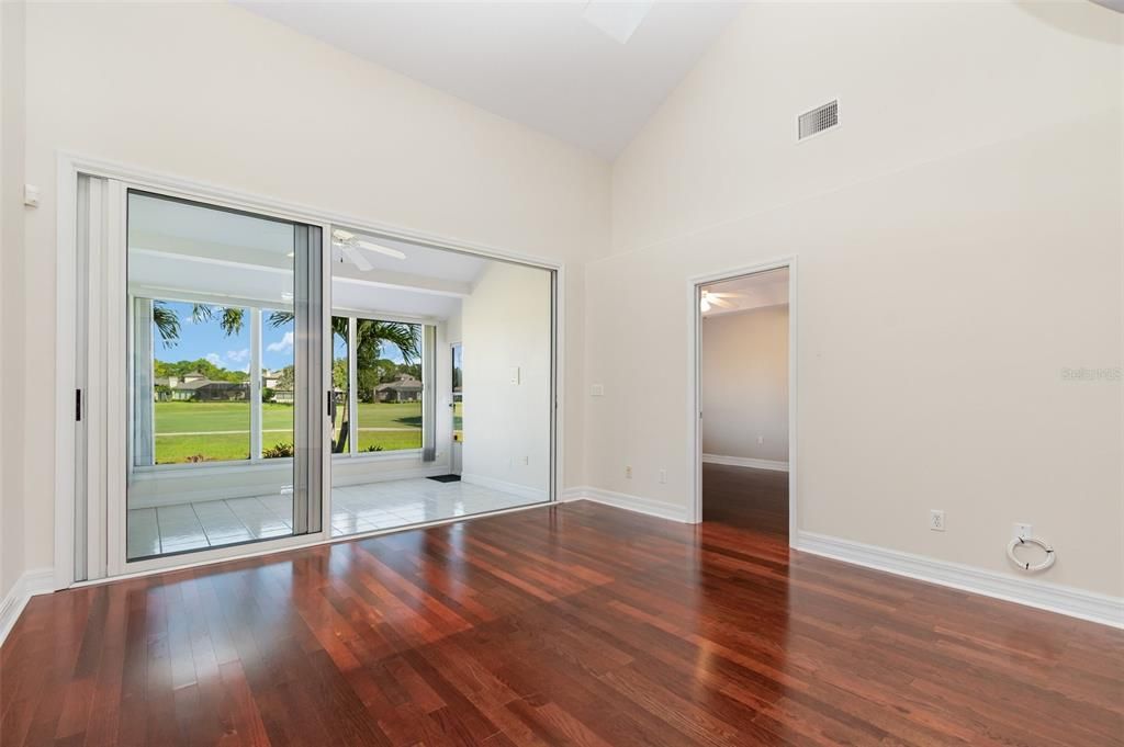 Под контрактом: $339,000 (2 спален, 2 ванн, 1736 Квадратных фут)