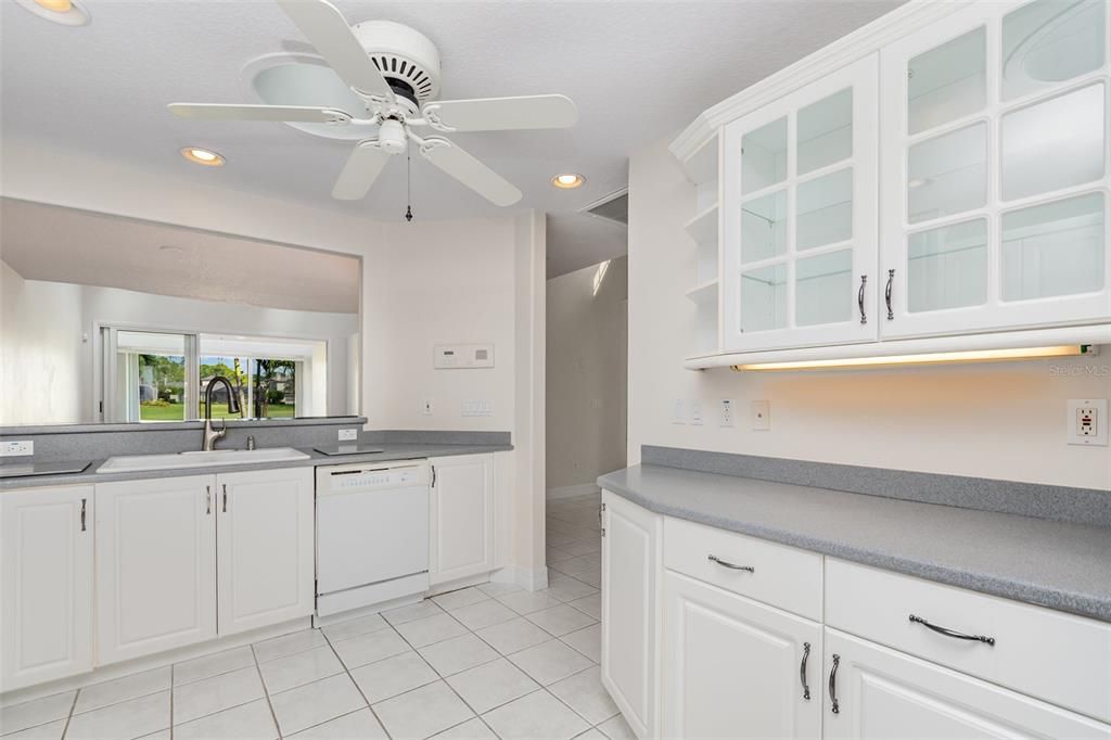 Под контрактом: $339,000 (2 спален, 2 ванн, 1736 Квадратных фут)