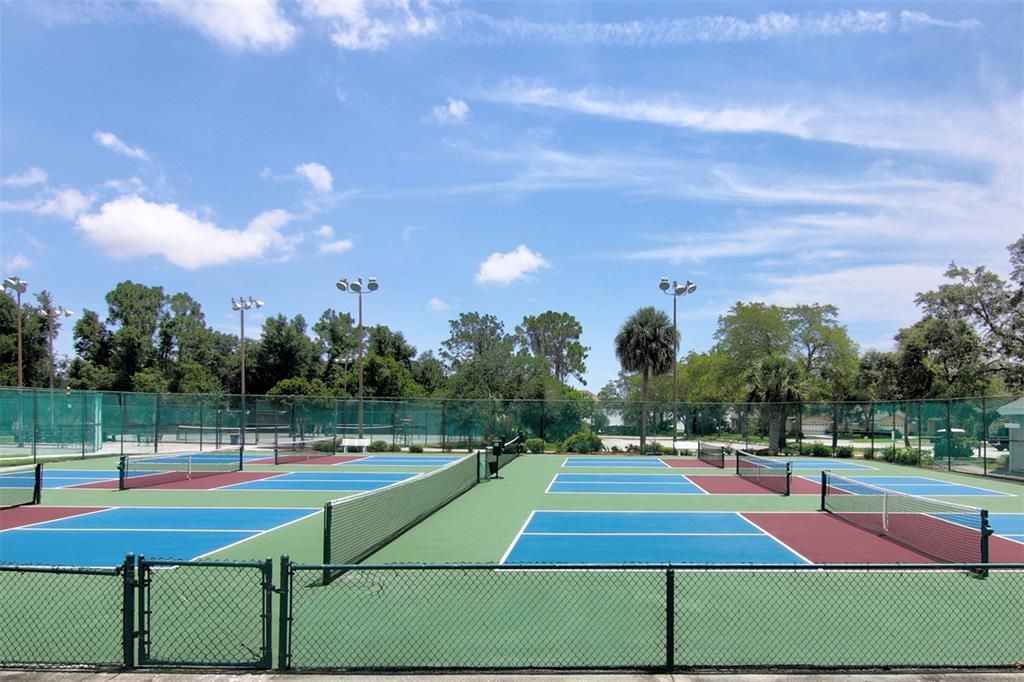 Под контрактом: $339,000 (2 спален, 2 ванн, 1736 Квадратных фут)