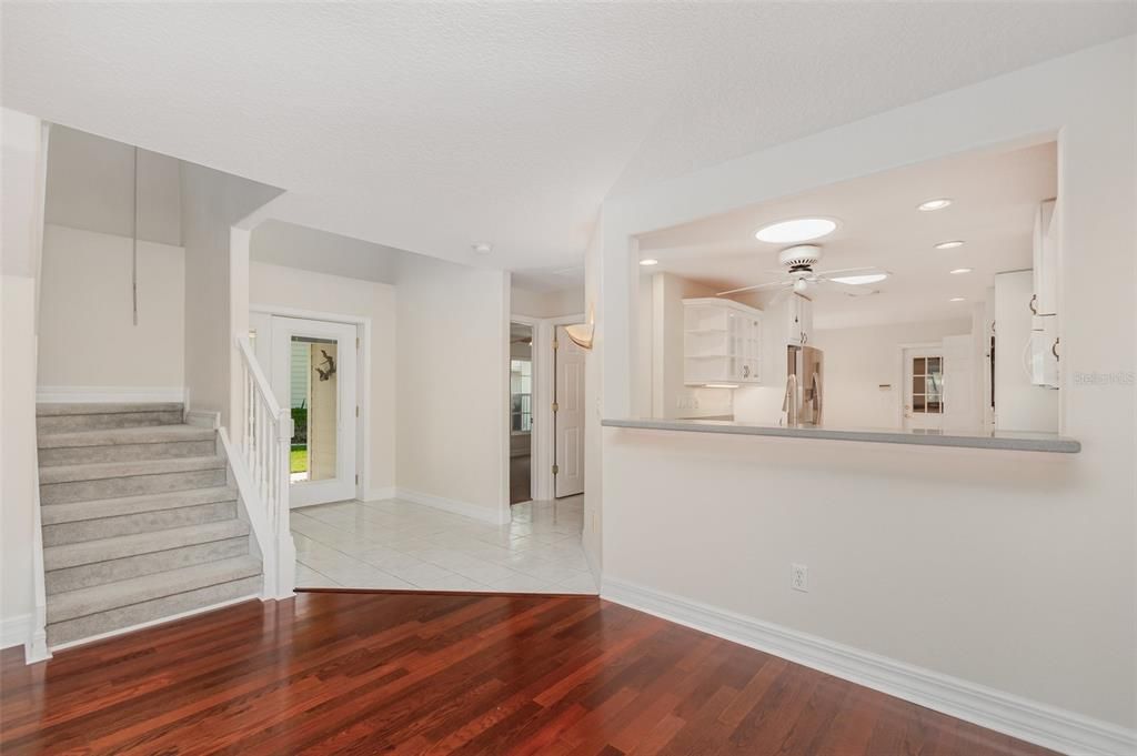 Под контрактом: $339,000 (2 спален, 2 ванн, 1736 Квадратных фут)