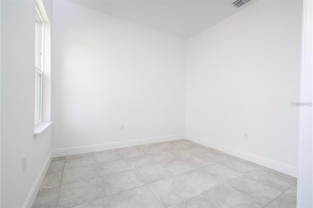 В аренду: $1,800 (4 спален, 2 ванн, 1580 Квадратных фут)