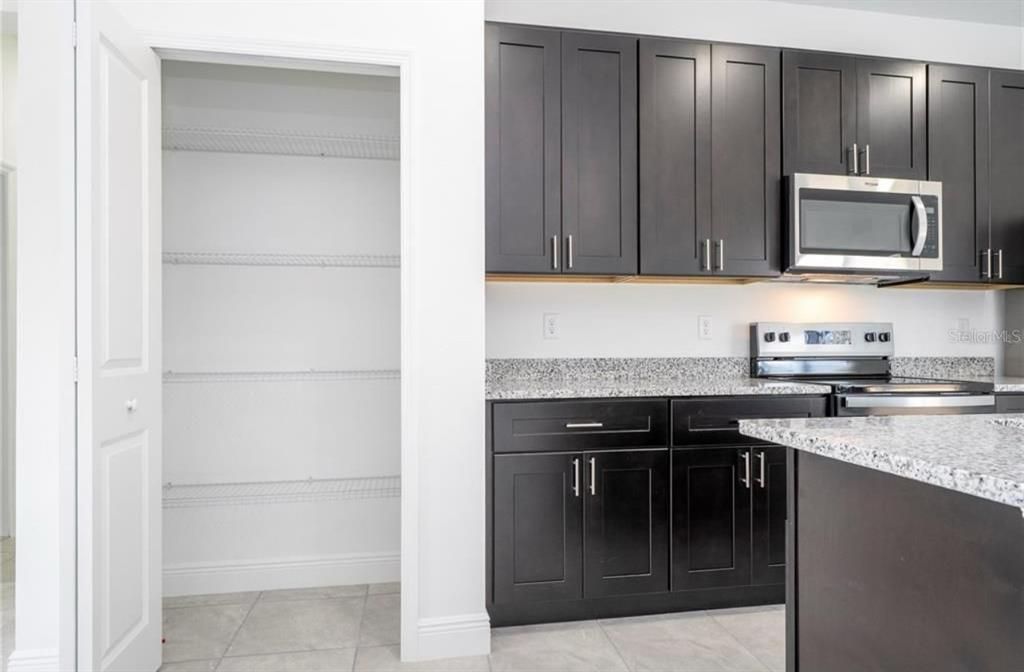 В аренду: $1,800 (4 спален, 2 ванн, 1580 Квадратных фут)