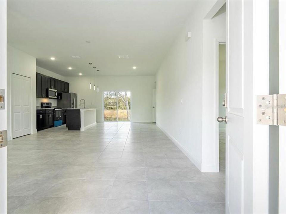 В аренду: $1,800 (4 спален, 2 ванн, 1580 Квадратных фут)