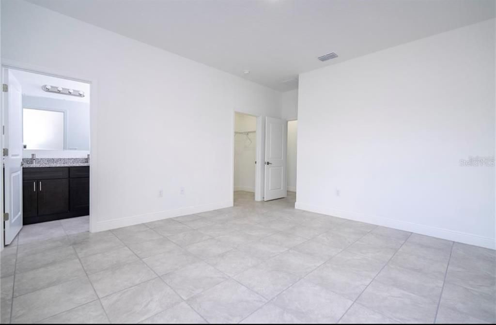 В аренду: $1,800 (4 спален, 2 ванн, 1580 Квадратных фут)