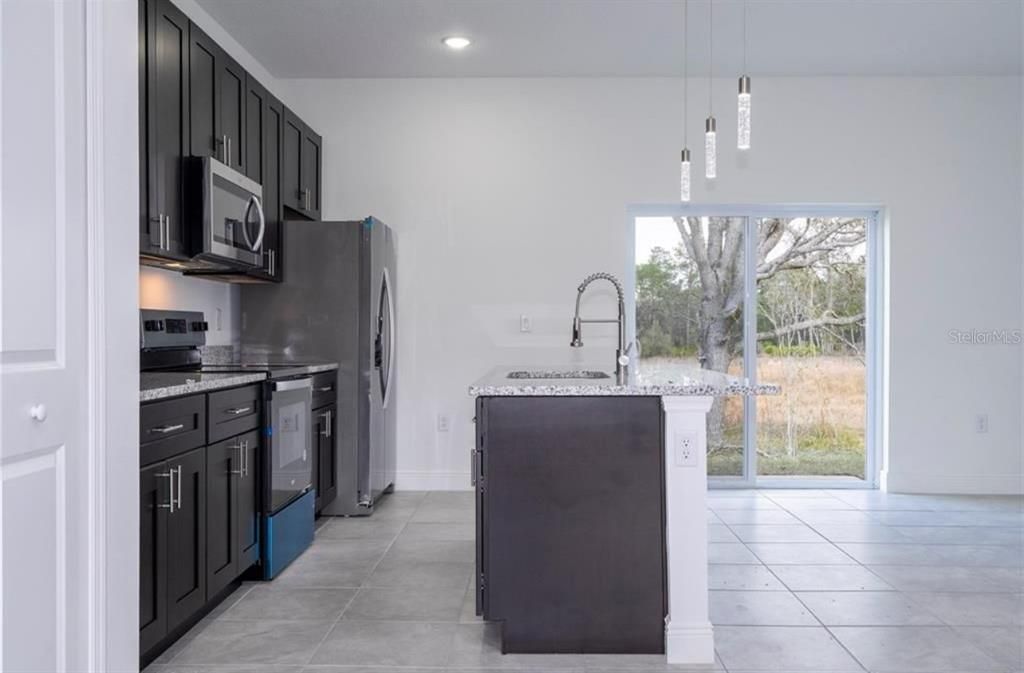 В аренду: $1,800 (4 спален, 2 ванн, 1580 Квадратных фут)