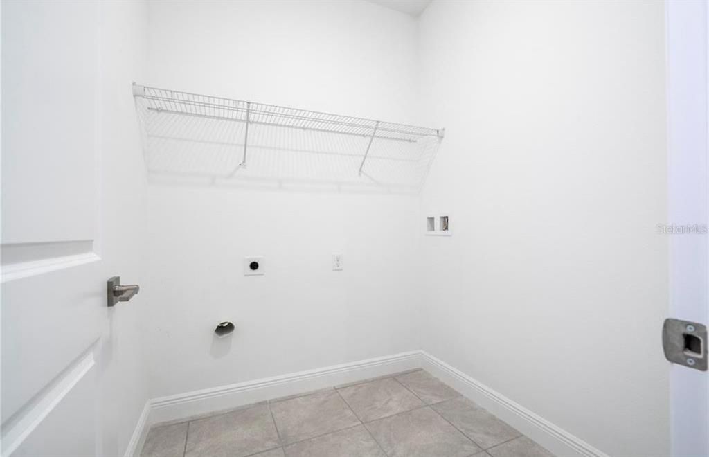 В аренду: $1,800 (4 спален, 2 ванн, 1580 Квадратных фут)