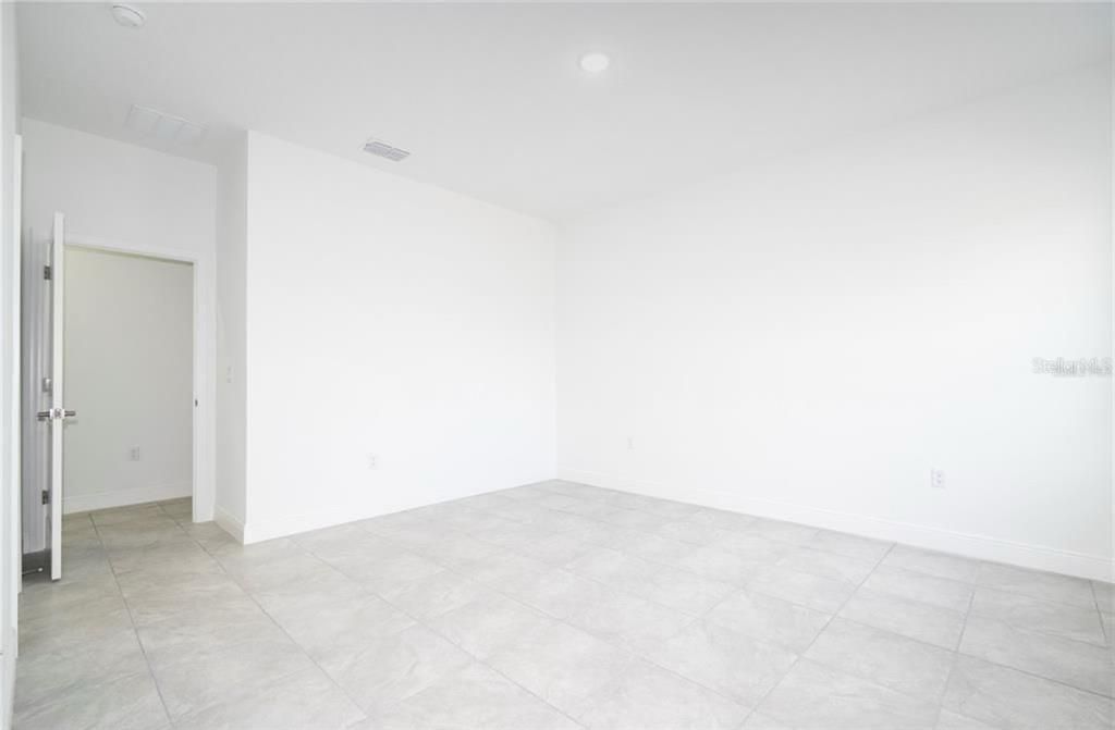 В аренду: $1,800 (4 спален, 2 ванн, 1580 Квадратных фут)