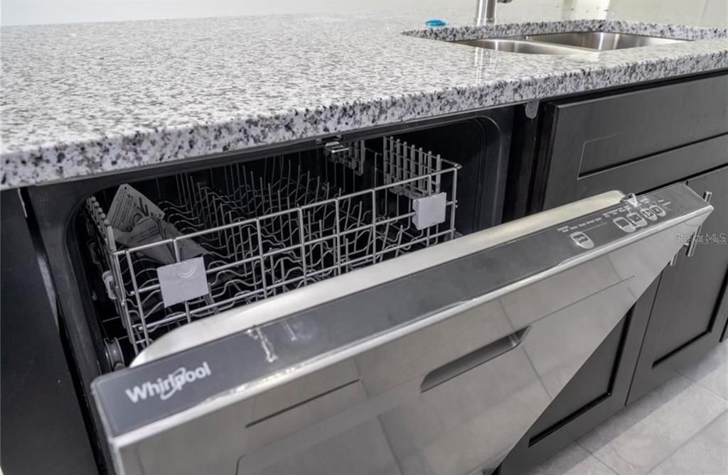 В аренду: $1,800 (4 спален, 2 ванн, 1580 Квадратных фут)