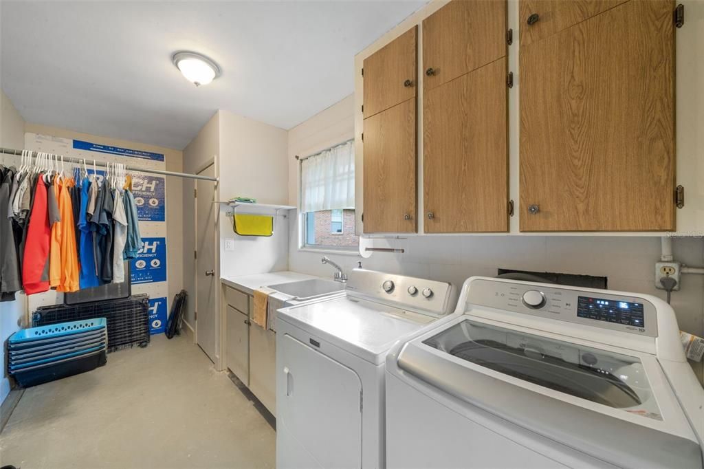 For Sale: $395,000 (3 beds, 2 baths, 1777 Square Feet)