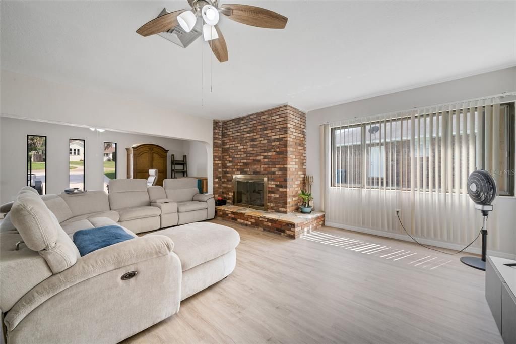 For Sale: $395,000 (3 beds, 2 baths, 1777 Square Feet)