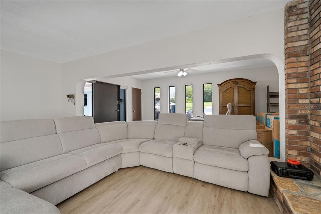 For Sale: $395,000 (3 beds, 2 baths, 1777 Square Feet)