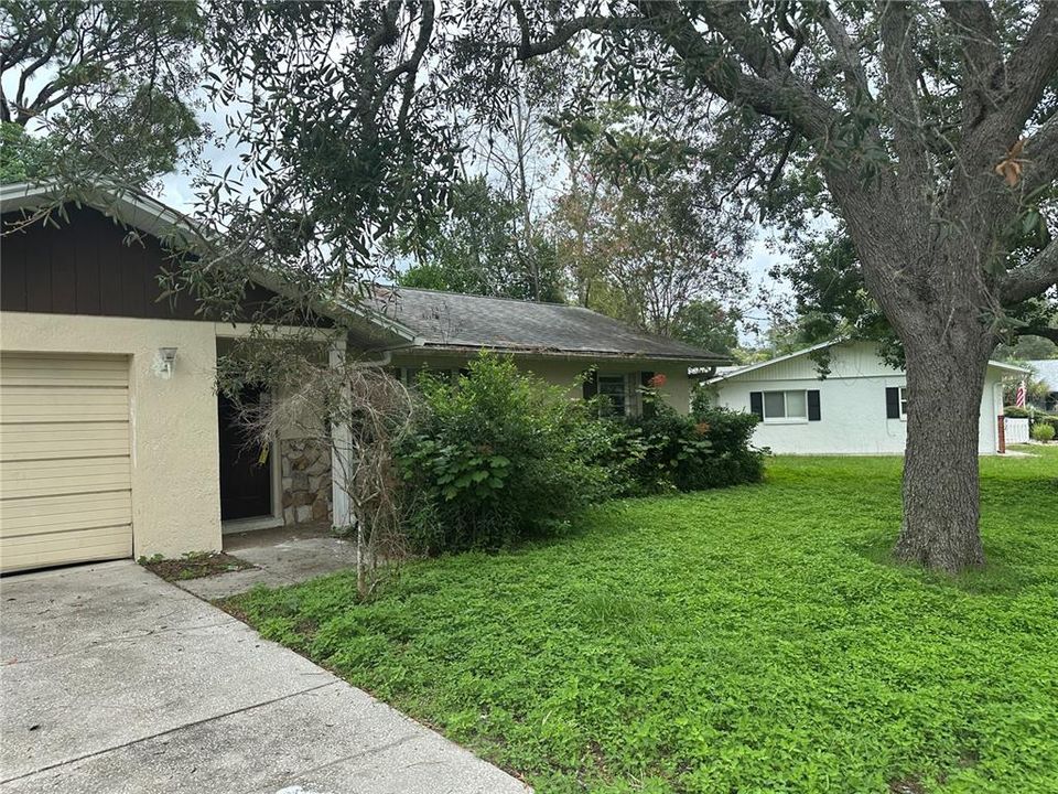 For Rent: $1,299 (2 beds, 1 baths, 816 Square Feet)