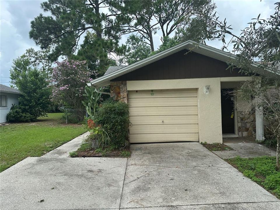 For Rent: $1,299 (2 beds, 1 baths, 816 Square Feet)