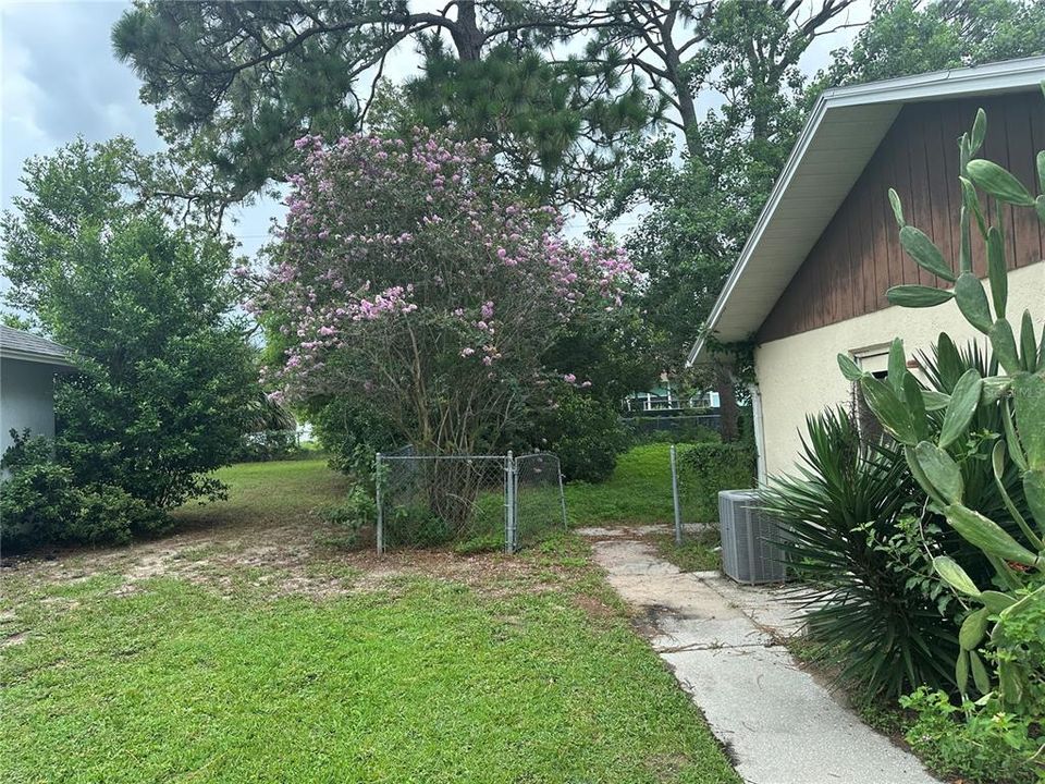 For Rent: $1,299 (2 beds, 1 baths, 816 Square Feet)