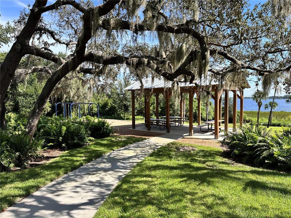 Под контрактом: $499,900 (4 спален, 3 ванн, 2030 Квадратных фут)