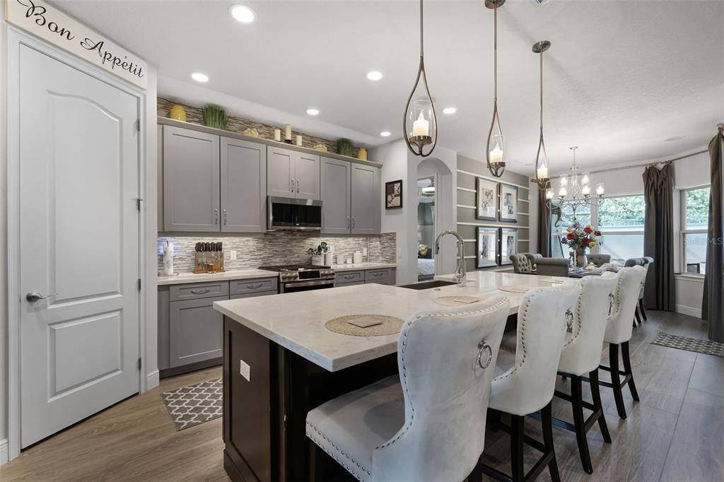 Activo con contrato: $540,000 (2 camas, 2 baños, 1974 Pies cuadrados)